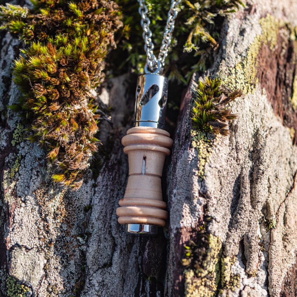Huath cr - Pommander en bois d'aubépine tourné main forme celt couleur chrome